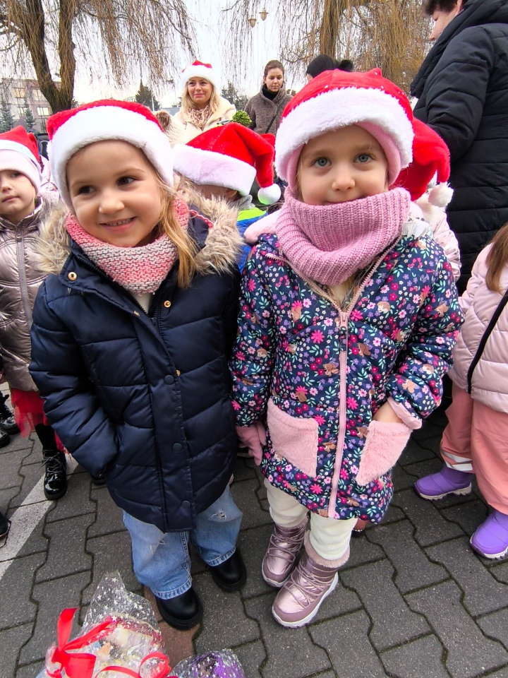 Niech słodka gwiazdka zaświeci PM nr 8 z akcją charytatywną dla potrzebujących [17.12.2025] - zdjęcie #23 - eOstroleka.pl