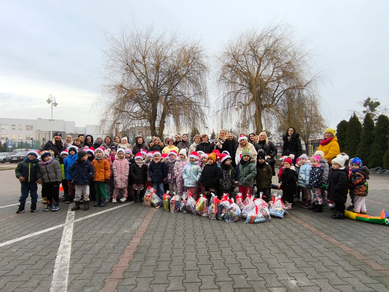Niech słodka gwiazdka zaświeci PM nr 8 z akcją charytatywną dla potrzebujących [17.12.2025] - zdjęcie #22 - eOstroleka.pl