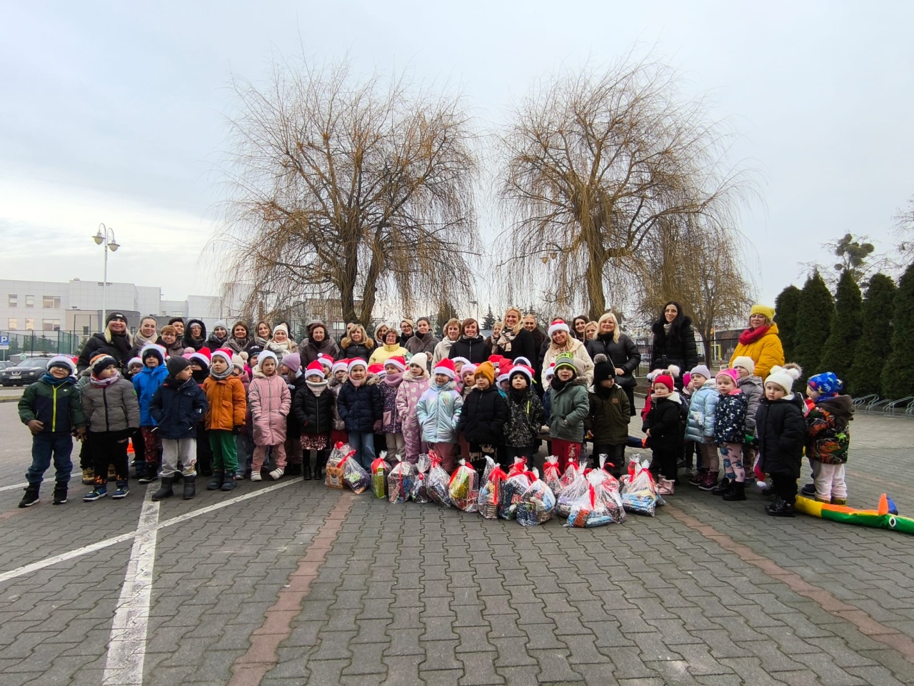 Niech słodka gwiazdka zaświeci PM nr 8 z akcją charytatywną dla potrzebujących [17.12.2025] - zdjęcie #21 - eOstroleka.pl
