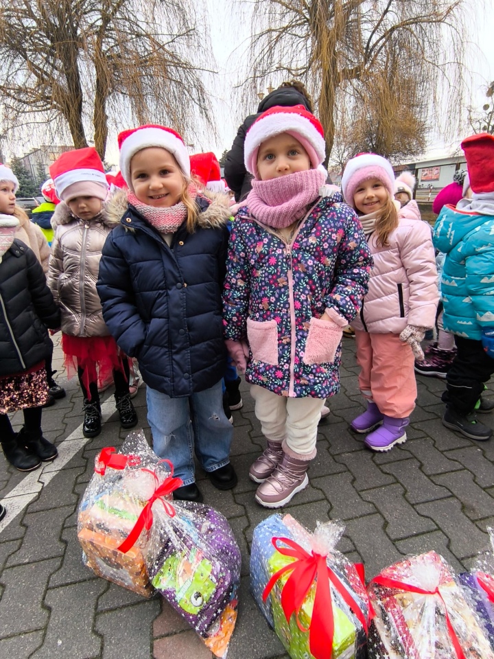 Niech słodka gwiazdka zaświeci PM nr 8 z akcją charytatywną dla potrzebujących [17.12.2025] - zdjęcie #24 - eOstroleka.pl