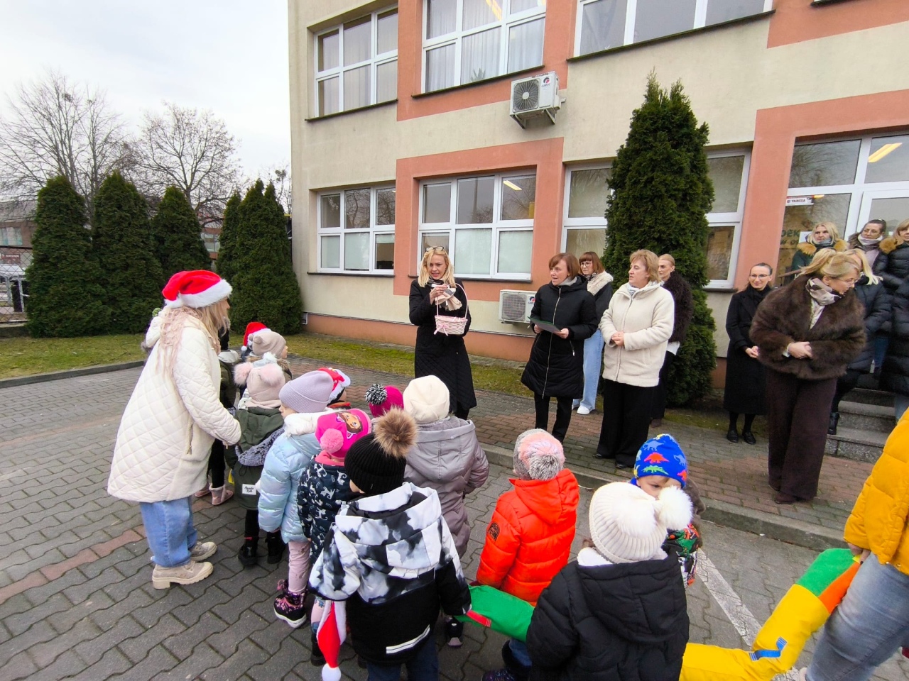 Niech słodka gwiazdka zaświeci PM nr 8 z akcją charytatywną dla potrzebujących [17.12.2025] - zdjęcie #20 - eOstroleka.pl