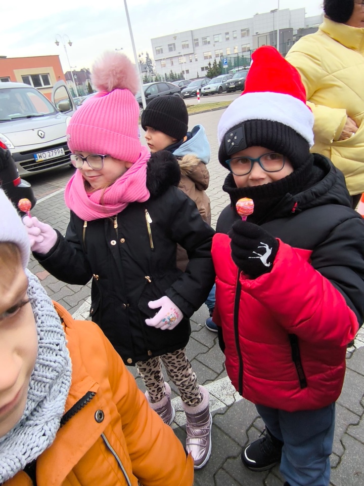 Niech słodka gwiazdka zaświeci PM nr 8 z akcją charytatywną dla potrzebujących [17.12.2025] - zdjęcie #16 - eOstroleka.pl