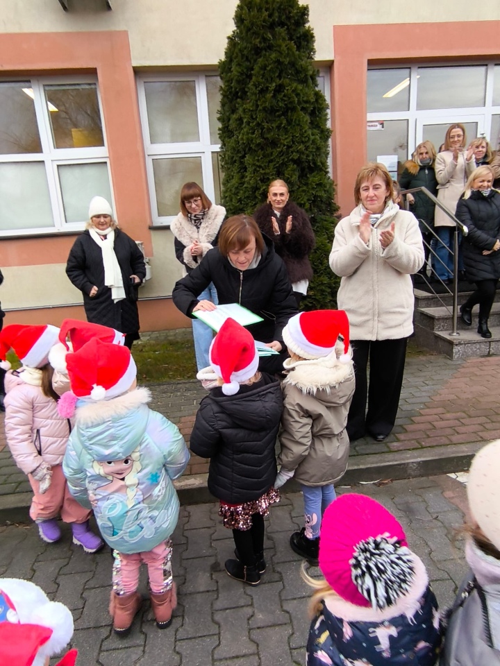 Niech słodka gwiazdka zaświeci PM nr 8 z akcją charytatywną dla potrzebujących [17.12.2025] - zdjęcie #13 - eOstroleka.pl