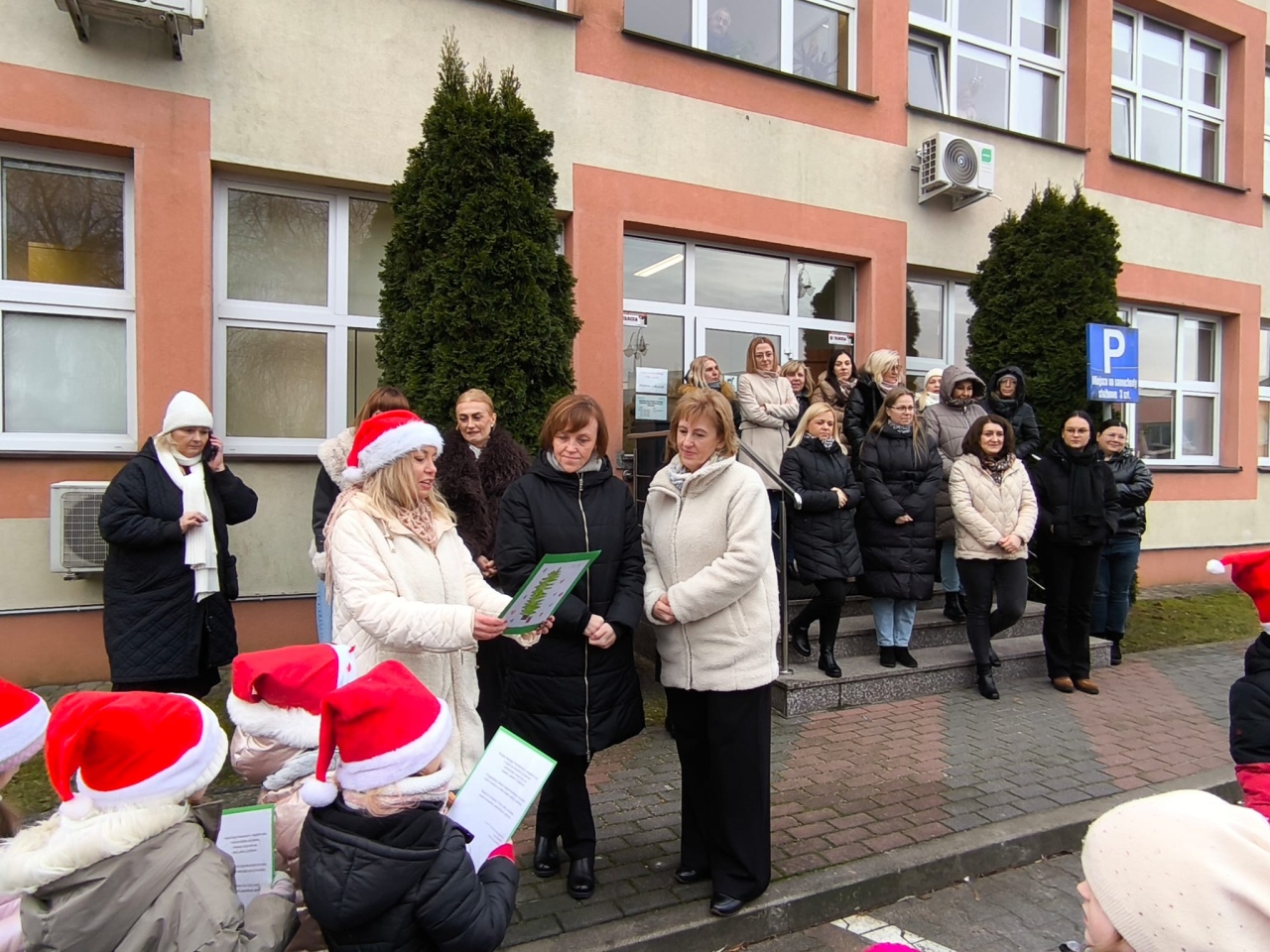 Niech słodka gwiazdka zaświeci PM nr 8 z akcją charytatywną dla potrzebujących [17.12.2025] - zdjęcie #11 - eOstroleka.pl