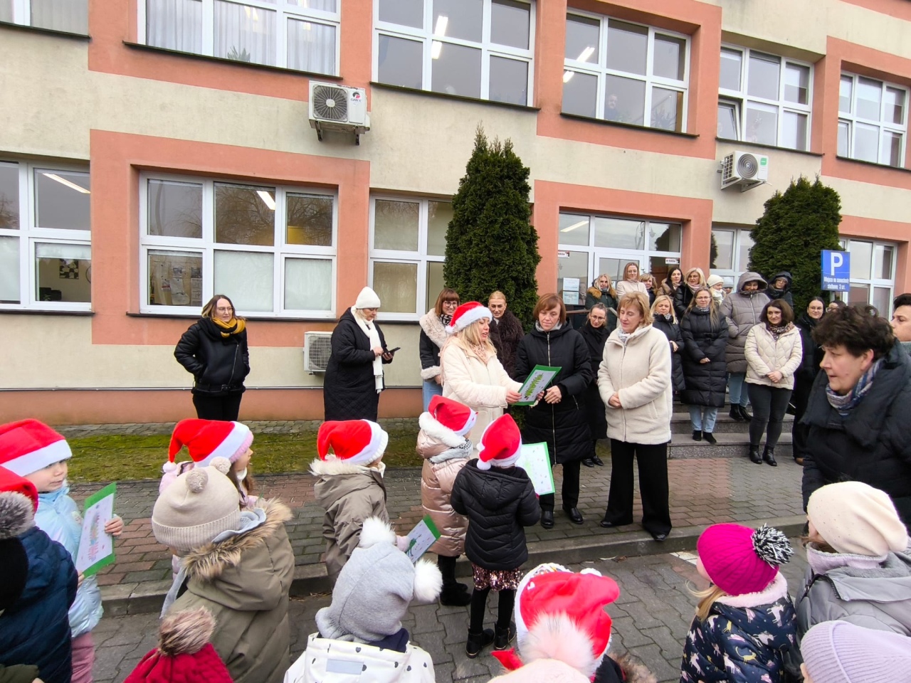Niech słodka gwiazdka zaświeci PM nr 8 z akcją charytatywną dla potrzebujących [17.12.2025] - zdjęcie #9 - eOstroleka.pl