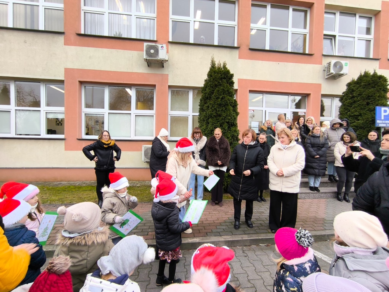 Niech słodka gwiazdka zaświeci PM nr 8 z akcją charytatywną dla potrzebujących [17.12.2025] - zdjęcie #8 - eOstroleka.pl