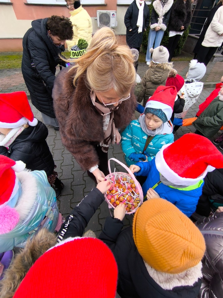 Niech słodka gwiazdka zaświeci PM nr 8 z akcją charytatywną dla potrzebujących [17.12.2025] - zdjęcie #3 - eOstroleka.pl