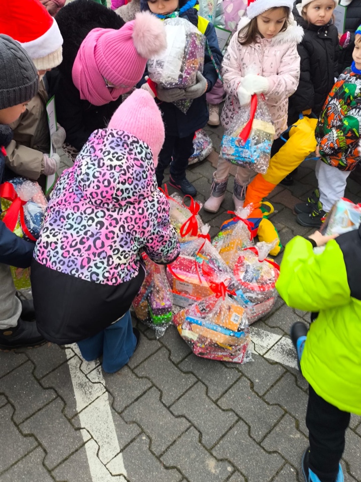 Niech słodka gwiazdka zaświeci PM nr 8 z akcją charytatywną dla potrzebujących [17.12.2025] - zdjęcie #2 - eOstroleka.pl
