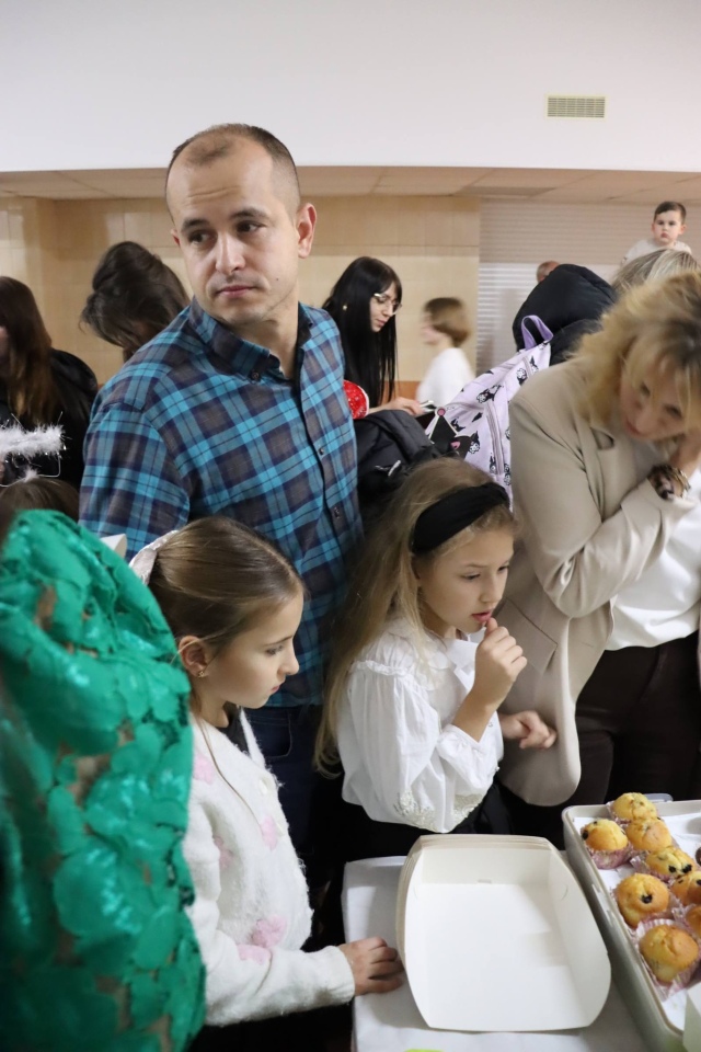 Kiermasz bożonarodzeniowy w Szkole Podstawowej nr 5 [18.12.2025] - zdjęcie #78 - eOstroleka.pl