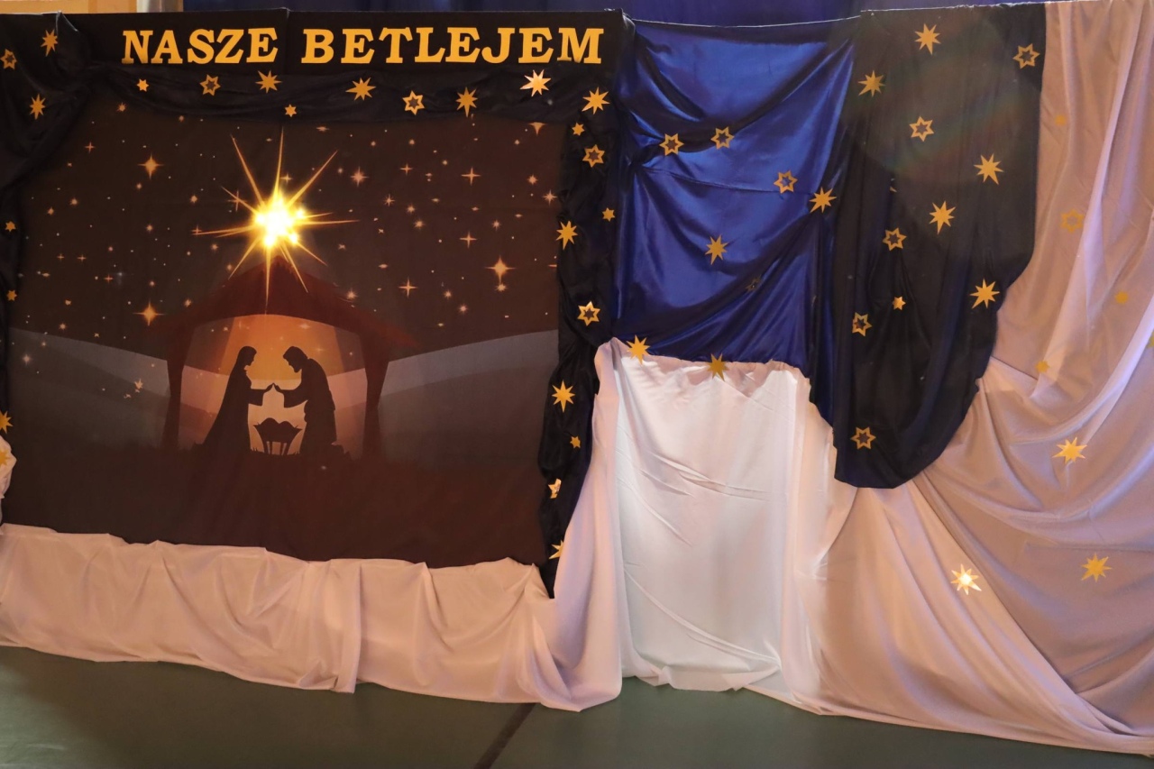 Kiermasz bożonarodzeniowy w Szkole Podstawowej nr 5 [18.12.2025] - zdjęcie #74 - eOstroleka.pl