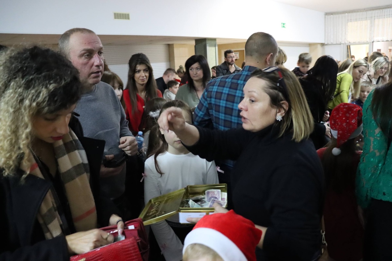 Kiermasz bożonarodzeniowy w Szkole Podstawowej nr 5 [18.12.2025] - zdjęcie #63 - eOstroleka.pl