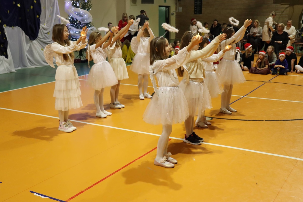 Kiermasz bożonarodzeniowy w Szkole Podstawowej nr 5 [18.12.2025] - zdjęcie #58 - eOstroleka.pl