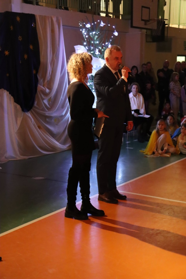 Kiermasz bożonarodzeniowy w Szkole Podstawowej nr 5 [18.12.2025] - zdjęcie #37 - eOstroleka.pl
