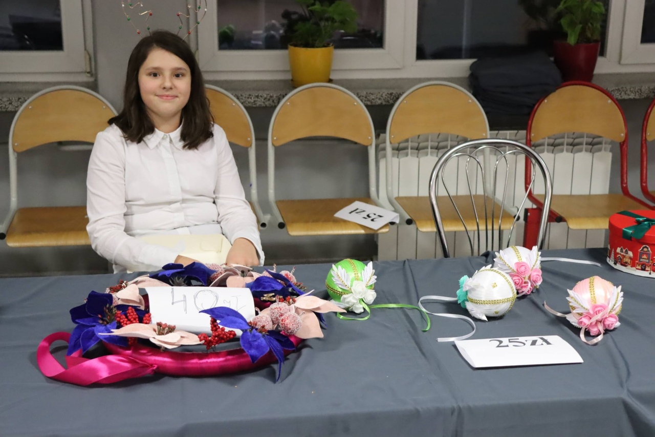 Kiermasz bożonarodzeniowy w Szkole Podstawowej nr 5 [18.12.2025] - zdjęcie #35 - eOstroleka.pl