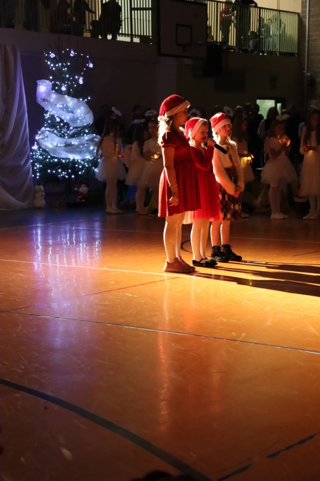 Kiermasz bożonarodzeniowy w Szkole Podstawowej nr 5 [18.12.2025] - zdjęcie #14 - eOstroleka.pl