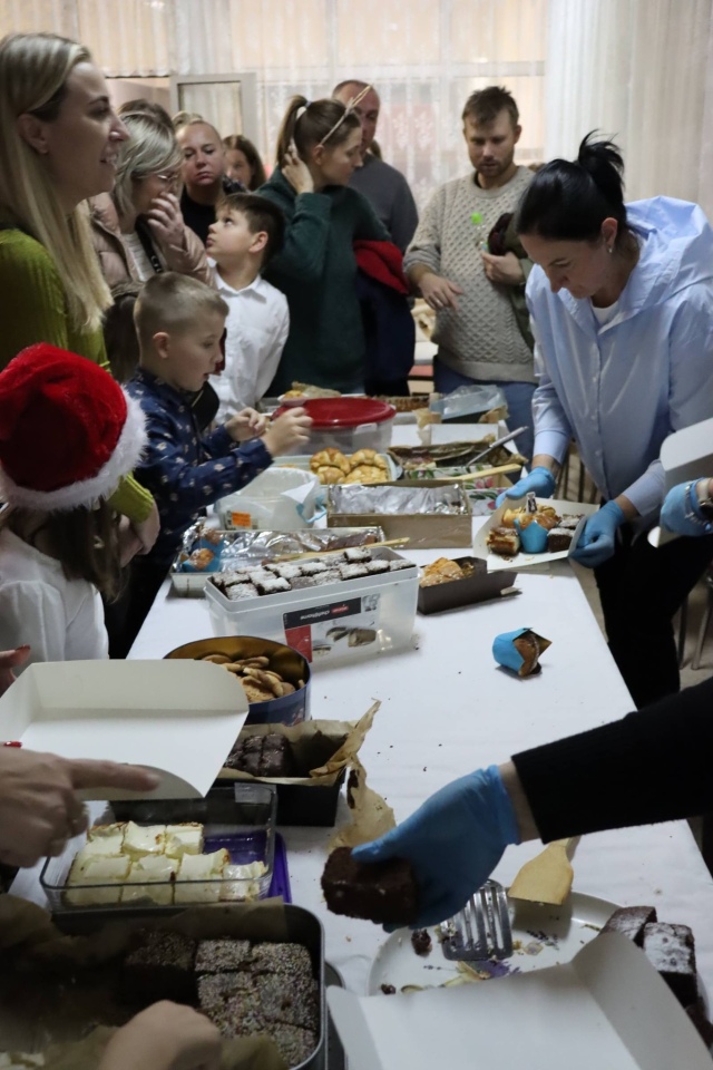 Kiermasz bożonarodzeniowy w Szkole Podstawowej nr 5 [18.12.2025] - zdjęcie #1 - eOstroleka.pl