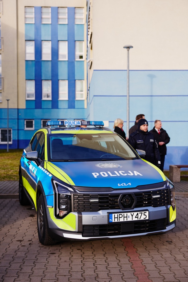 Uroczyste przekazanie radiowozów ostrołęckiej policji [18.12.2025] - zdjęcie #18 - eOstroleka.pl