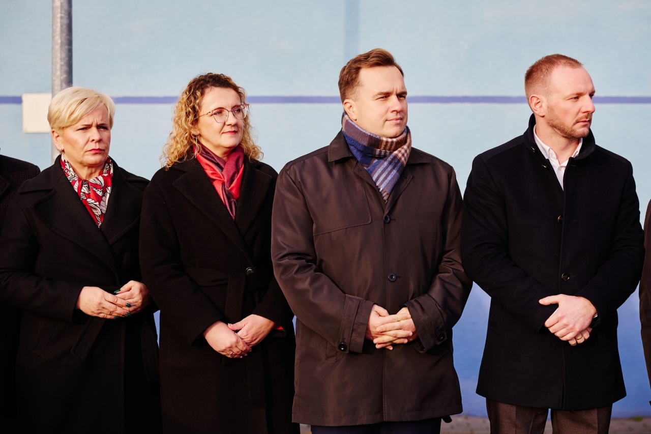 Uroczyste przekazanie radiowozów ostrołęckiej policji [18.12.2025] - zdjęcie #7 - eOstroleka.pl