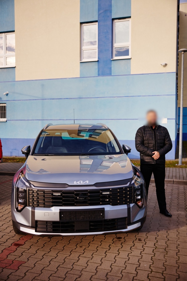 Uroczyste przekazanie radiowozów ostrołęckiej policji [18.12.2025] - zdjęcie #5 - eOstroleka.pl