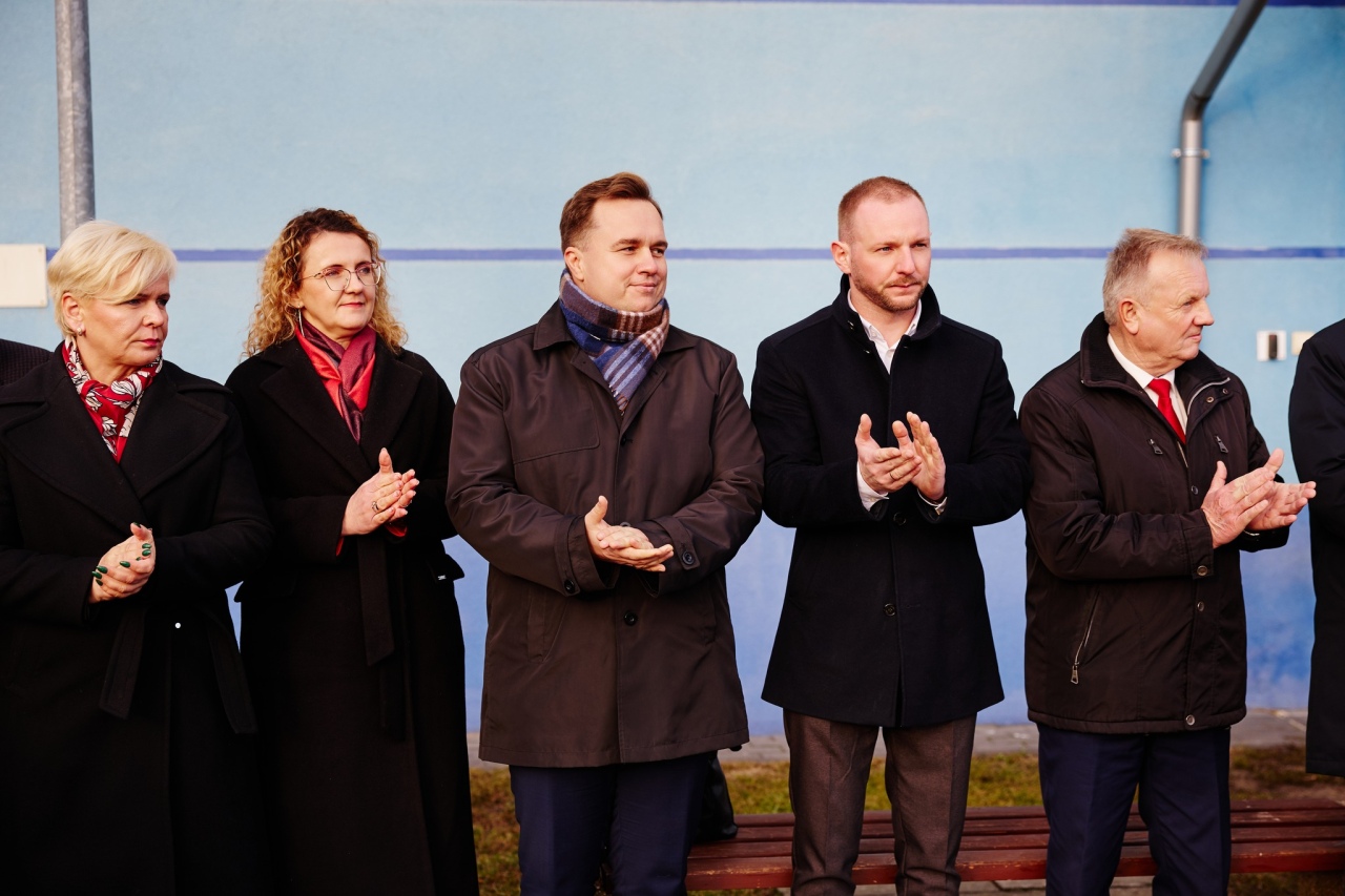 Uroczyste przekazanie radiowozów ostrołęckiej policji [18.12.2025] - zdjęcie #2 - eOstroleka.pl