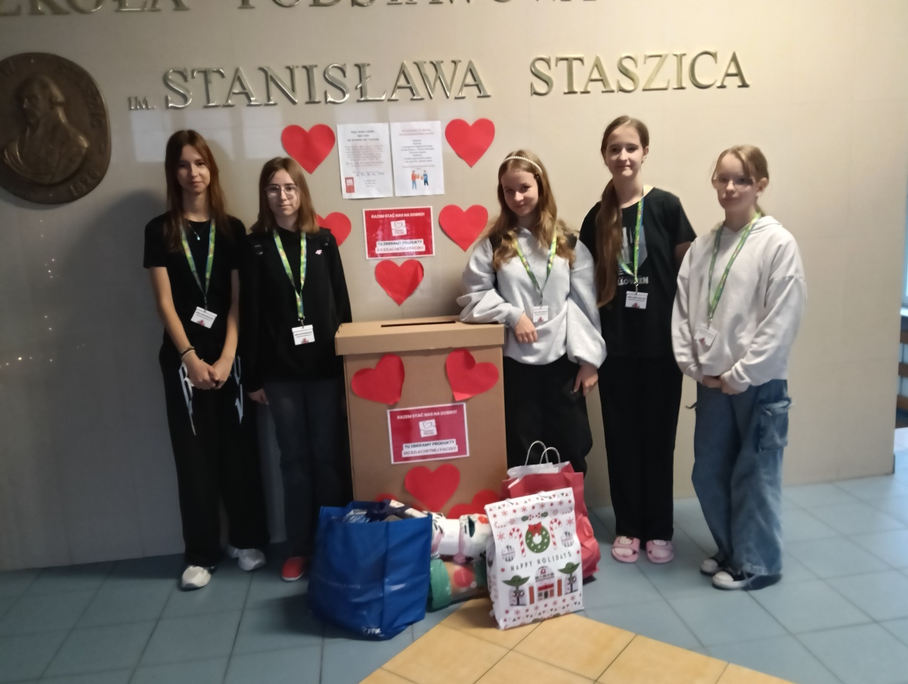 Społeczność SP nr 2  wsparła Szlachetną Paczkę fot. SP nr 2 [14.12.2025] - zdjęcie #6 - eOstroleka.pl