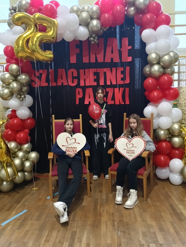 Społeczność SP nr 2  wsparła Szlachetną Paczkę fot. SP nr 2 [14.12.2025] - zdjęcie #1 - eOstroleka.pl
