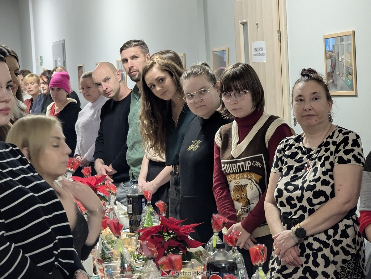 Wigilijne spotkanie w Spółdzielni Socjalnej Samodzielność-Praca-Aktywność [19.12.2025] - zdjęcie #23 - eOstroleka.pl