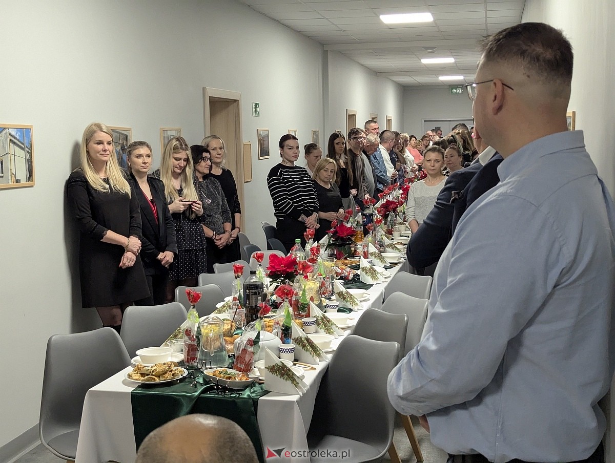 Wigilijne spotkanie w Spółdzielni Socjalnej Samodzielność-Praca-Aktywność [19.12.2025] - zdjęcie #13 - eOstroleka.pl