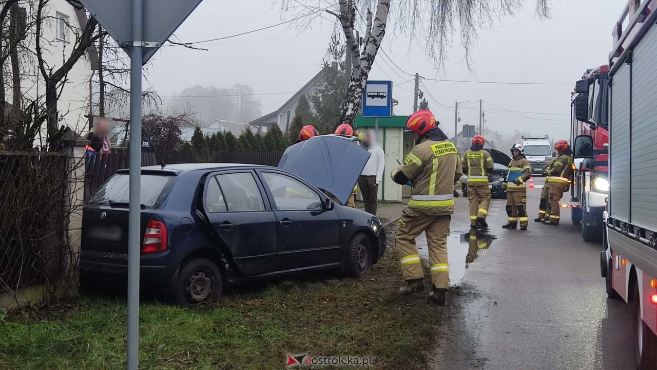 Wypadek na Ostrołęckiej w Łęgu Przedmiejskim [19.12.2025] - zdjęcie #11 - eOstroleka.pl