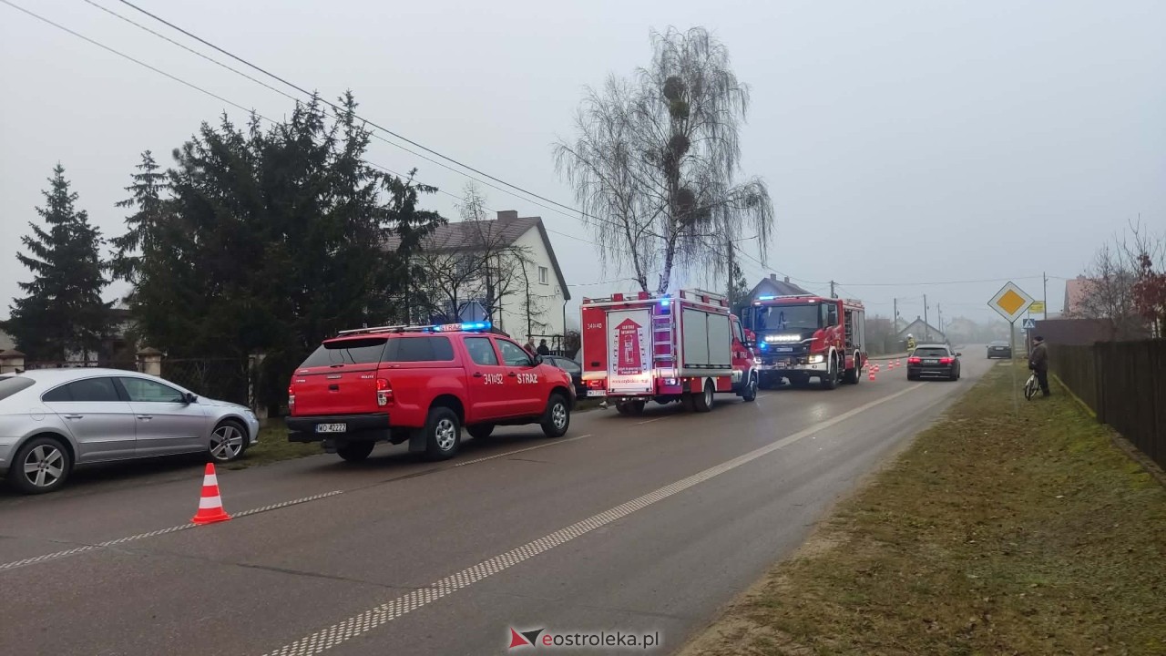 Wypadek na Ostrołęckiej w Łęgu Przedmiejskim [19.12.2025] - zdjęcie #4 - eOstroleka.pl