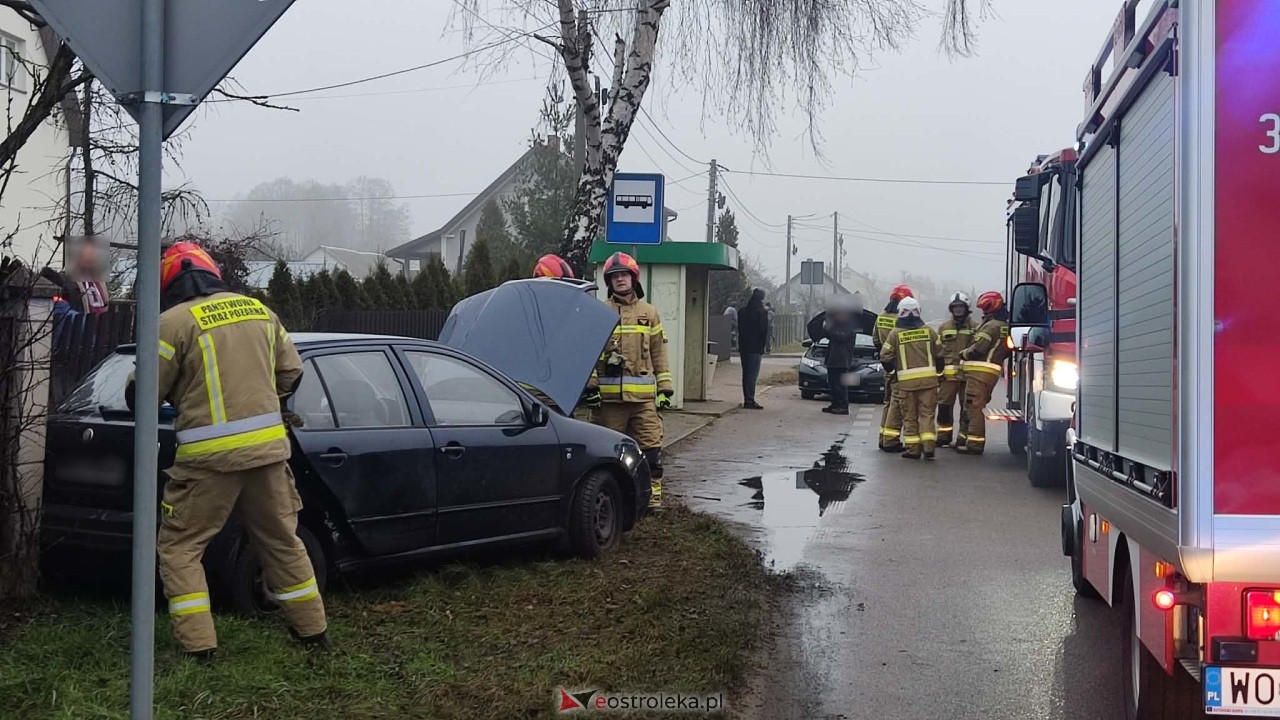 Wypadek na Ostrołęckiej w Łęgu Przedmiejskim [19.12.2025] - zdjęcie #2 - eOstroleka.pl