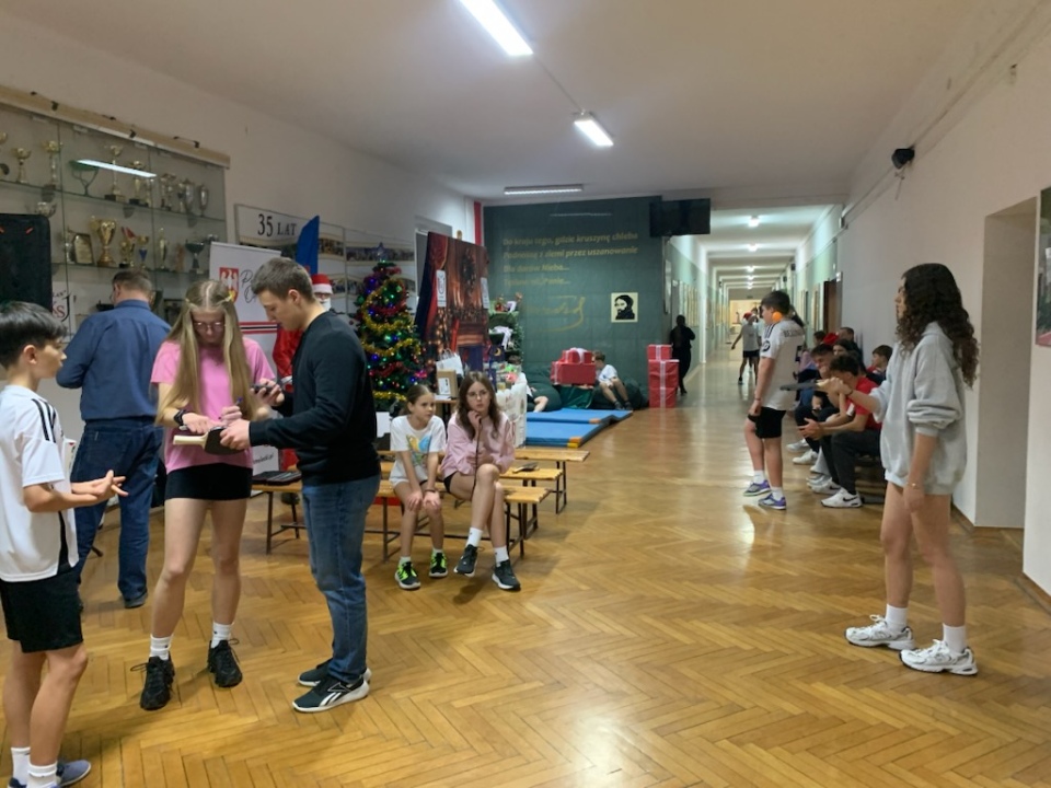 Mikołajki na sportowo 2025 z UKS Clan Ostrołęka - zdjęcie #10 - eOstroleka.pl