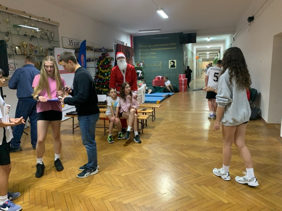 Mikołajki na sportowo 2025 z UKS Clan Ostrołęka - zdjęcie #9 - eOstroleka.pl