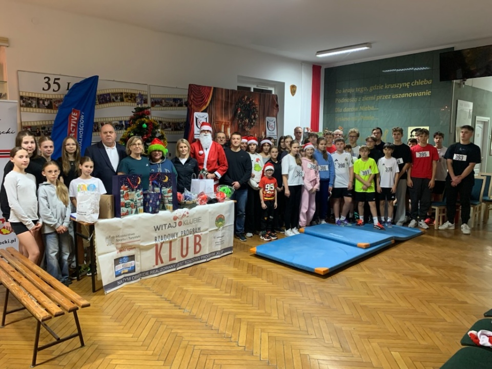 Mikołajki na sportowo 2025 z UKS Clan Ostrołęka - zdjęcie #7 - eOstroleka.pl
