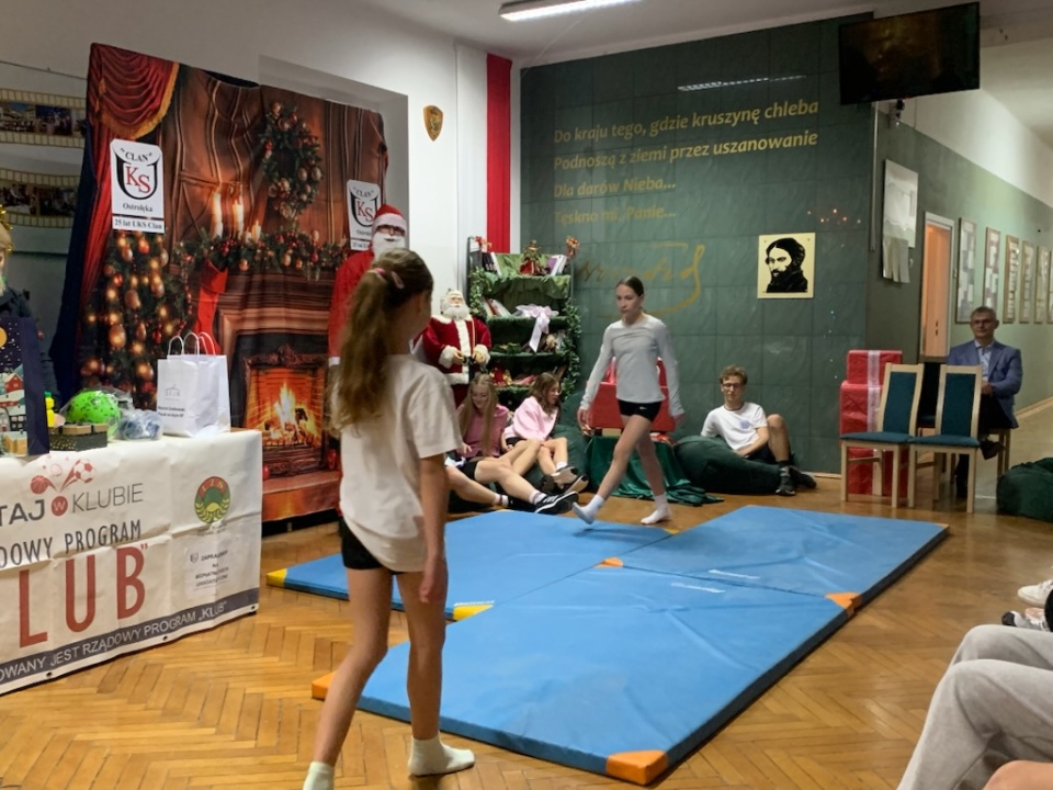 Mikołajki na sportowo 2025 z UKS Clan Ostrołęka - zdjęcie #3 - eOstroleka.pl