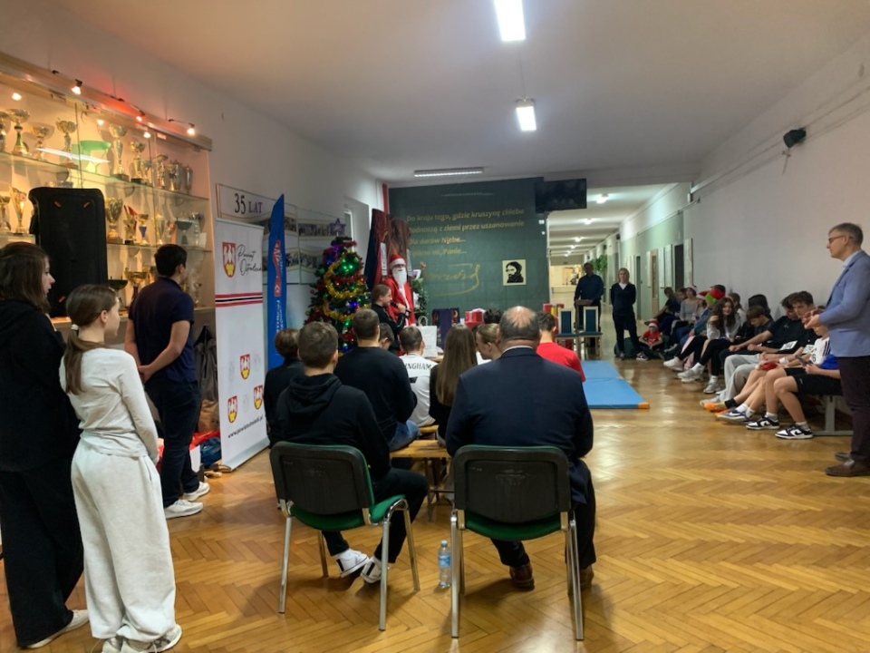 Mikołajki na sportowo 2025 z UKS Clan Ostrołęka - zdjęcie #1 - eOstroleka.pl