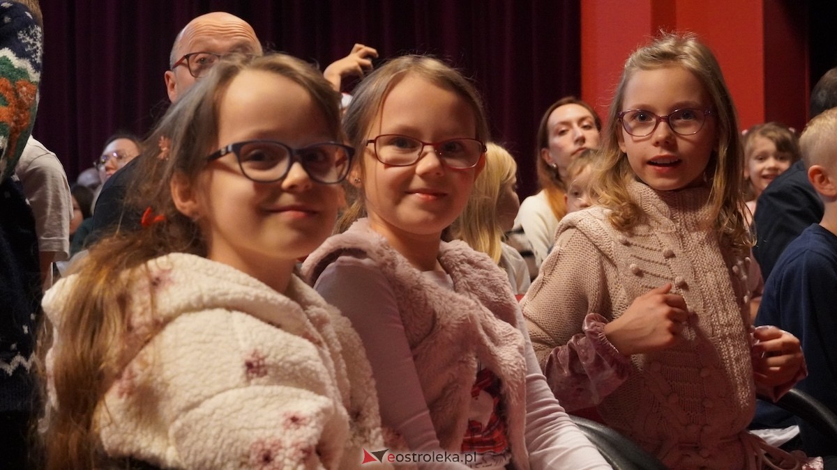 Dziecięcy Teatr Amatorski Niewidzialni ze spektaklem Święta u Grincha [19.12.2025] - zdjęcie #71 - eOstroleka.pl
