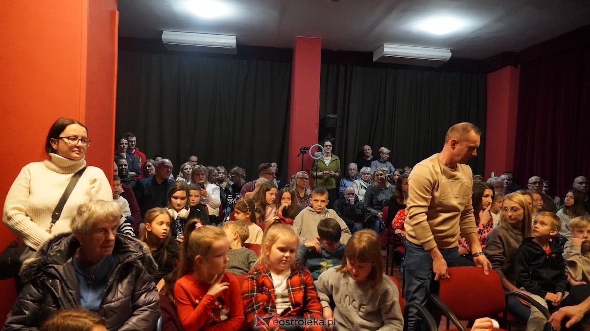 Dziecięcy Teatr Amatorski Niewidzialni ze spektaklem Święta u Grincha [19.12.2025] - zdjęcie #69 - eOstroleka.pl