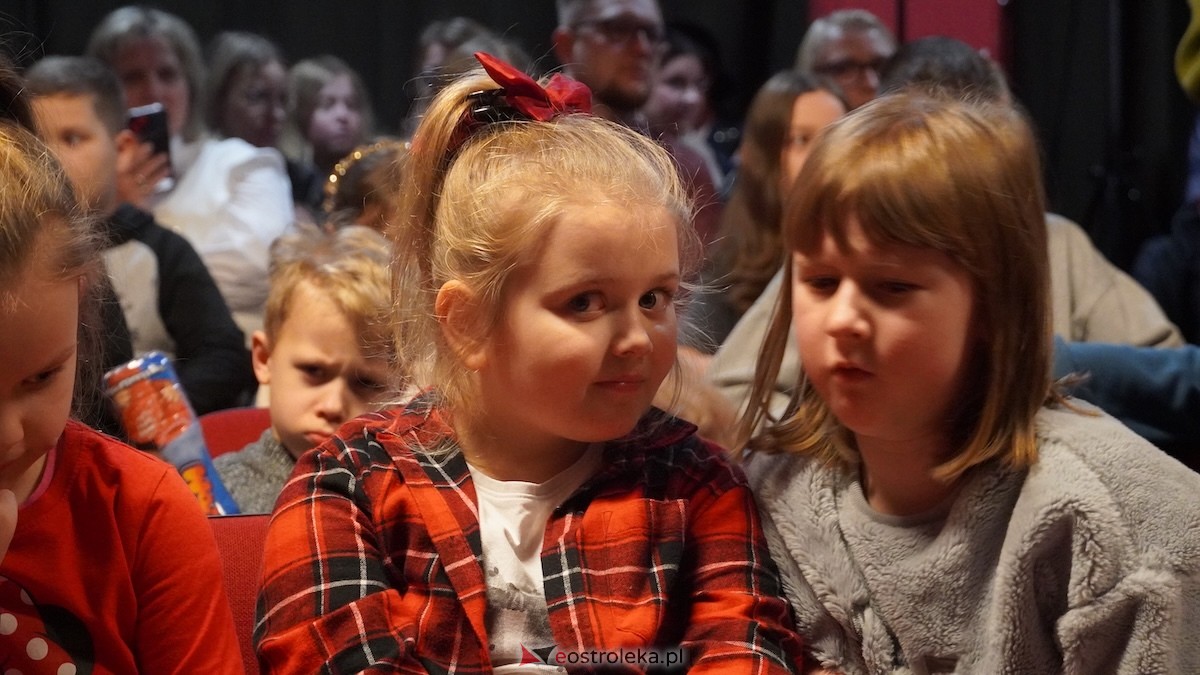 Dziecięcy Teatr Amatorski Niewidzialni ze spektaklem Święta u Grincha [19.12.2025] - zdjęcie #68 - eOstroleka.pl