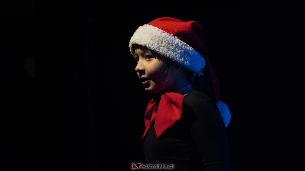 Dziecięcy Teatr Amatorski Niewidzialni ze spektaklem Święta u Grincha [19.12.2025] - zdjęcie #61 - eOstroleka.pl