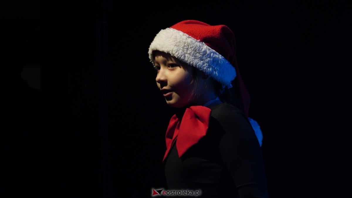 Dziecięcy Teatr Amatorski Niewidzialni ze spektaklem Święta u Grincha [19.12.2025] - zdjęcie #60 - eOstroleka.pl
