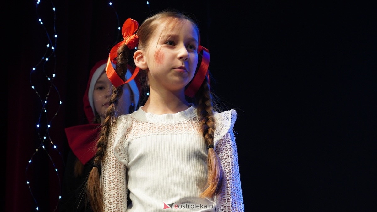 Dziecięcy Teatr Amatorski Niewidzialni ze spektaklem Święta u Grincha [19.12.2025] - zdjęcie #56 - eOstroleka.pl