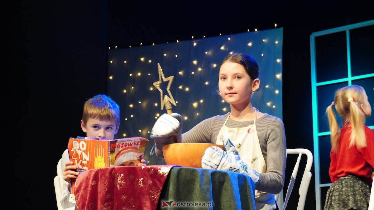 Dziecięcy Teatr Amatorski Niewidzialni ze spektaklem Święta u Grincha [19.12.2025] - zdjęcie #54 - eOstroleka.pl