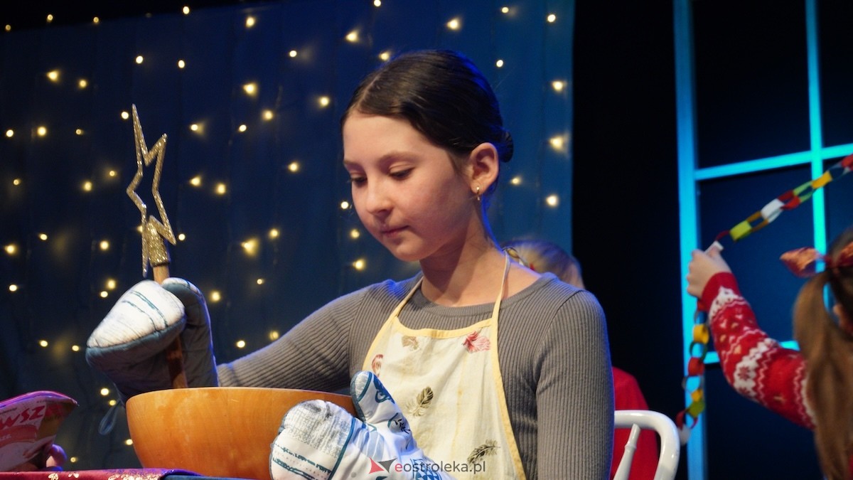 Dziecięcy Teatr Amatorski Niewidzialni ze spektaklem Święta u Grincha [19.12.2025] - zdjęcie #53 - eOstroleka.pl
