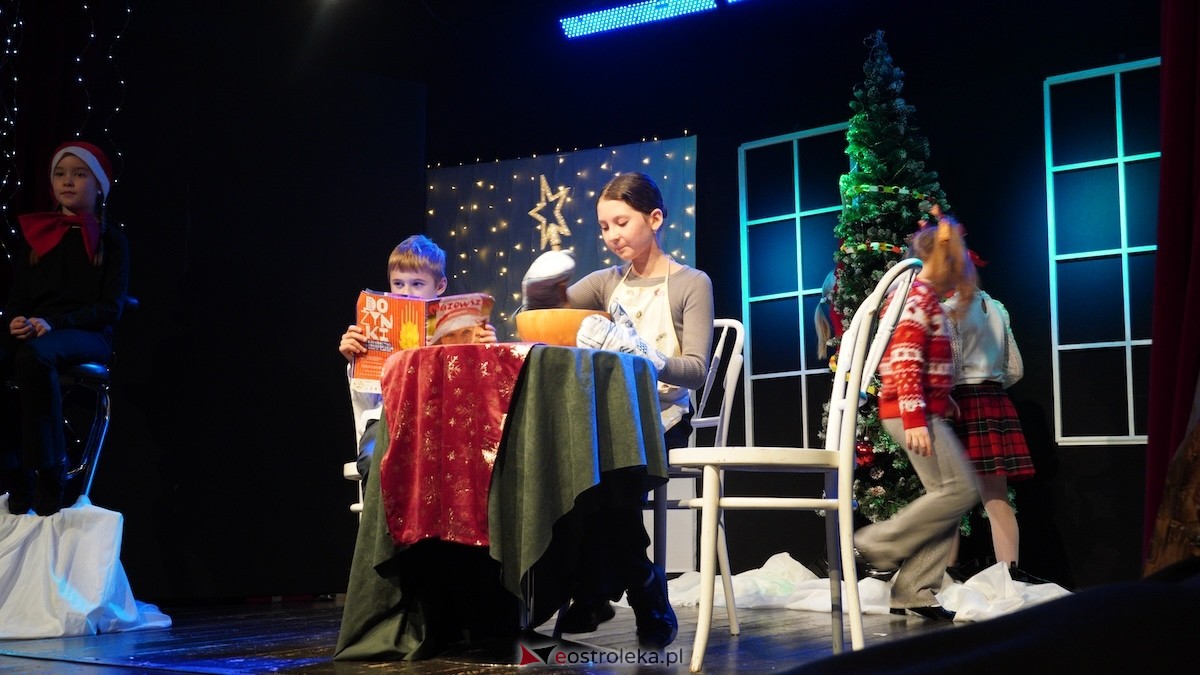 Dziecięcy Teatr Amatorski Niewidzialni ze spektaklem Święta u Grincha [19.12.2025] - zdjęcie #50 - eOstroleka.pl