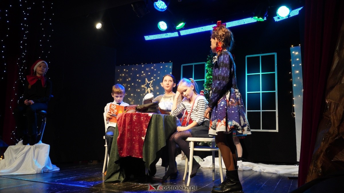 Dziecięcy Teatr Amatorski Niewidzialni ze spektaklem Święta u Grincha [19.12.2025] - zdjęcie #49 - eOstroleka.pl