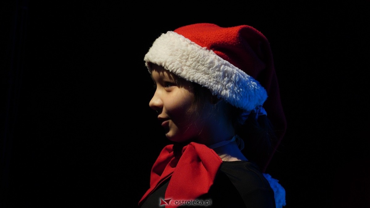 Dziecięcy Teatr Amatorski Niewidzialni ze spektaklem Święta u Grincha [19.12.2025] - zdjęcie #42 - eOstroleka.pl