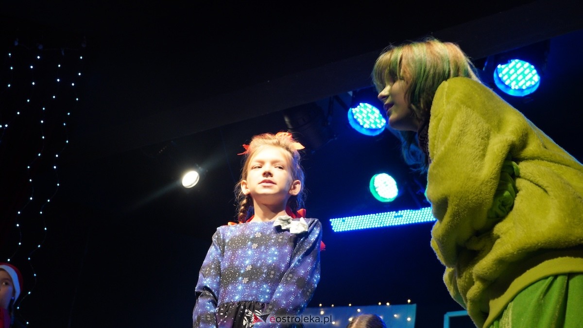 Dziecięcy Teatr Amatorski Niewidzialni ze spektaklem Święta u Grincha [19.12.2025] - zdjęcie #39 - eOstroleka.pl