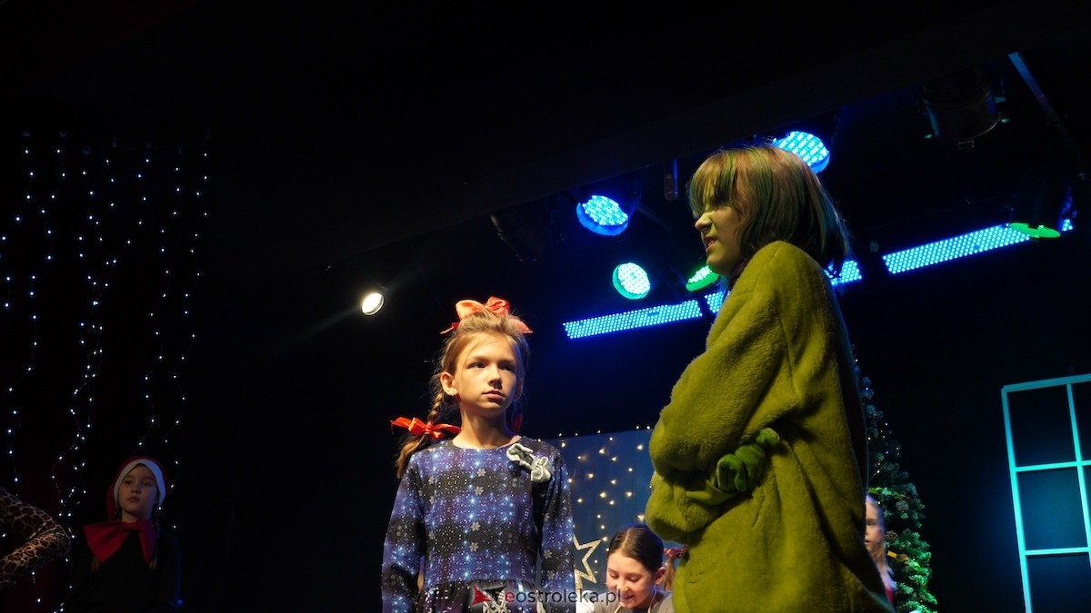 Dziecięcy Teatr Amatorski Niewidzialni ze spektaklem Święta u Grincha [19.12.2025] - zdjęcie #38 - eOstroleka.pl