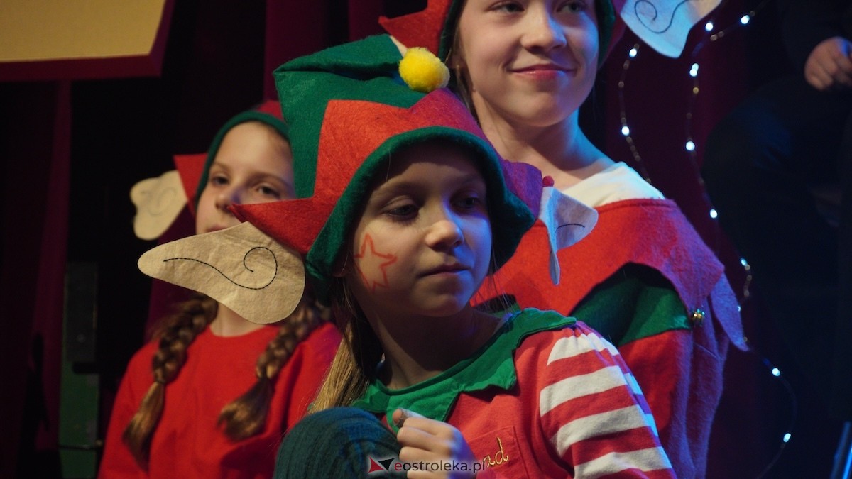 Dziecięcy Teatr Amatorski Niewidzialni ze spektaklem Święta u Grincha [19.12.2025] - zdjęcie #31 - eOstroleka.pl